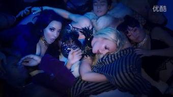 欧美淋雨喝酒浪漫视频,欧美淋雨喝酒视频的浪漫演绎