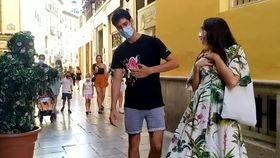 欧美街头树人恶搞视频,创意无限，笑料横生