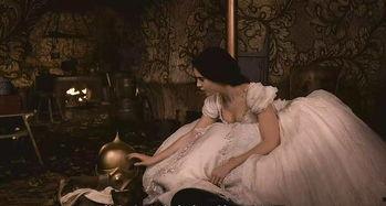 欧美炸裂服装美女视频